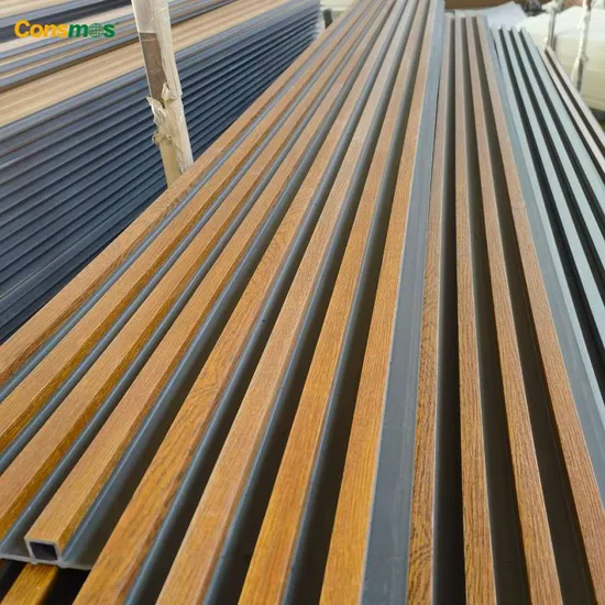 Revestimiento de pared para TV de roble claro con paneles acústicos de listones de madera acanalados WPC