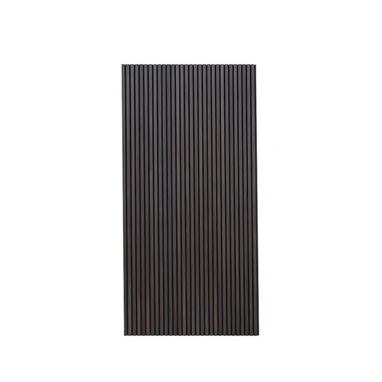 Panel de pared acústico de listones de madera con diseño único, cómodo y agradable para disfrutar en un ambiente fresco.